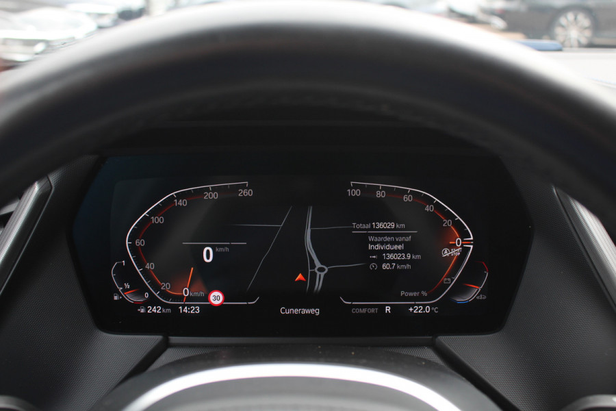 BMW 1-serie 118i Executive Ed. M Sport / Navigatie / Half leder / 19'' / Sportstoelen / Blackpack / Dakspoiler / Stoelverwarming / Cruise Control / Getint glas