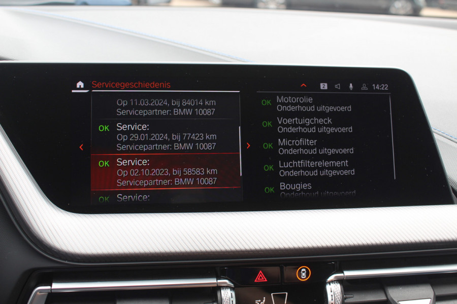 BMW 1-serie 118i Executive Ed. M Sport / Navigatie / Half leder / 19'' / Sportstoelen / Blackpack / Dakspoiler / Stoelverwarming / Cruise Control / Getint glas