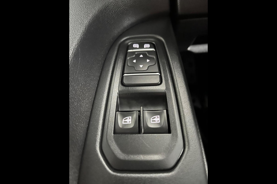 Renault Trafic 2.0 dCi 110PK euro6 T30 L2H1 Comfort 3Persoons, Airco, CruiseControl, Trekhaak, Metallic, RIJKLAARPRIJS!