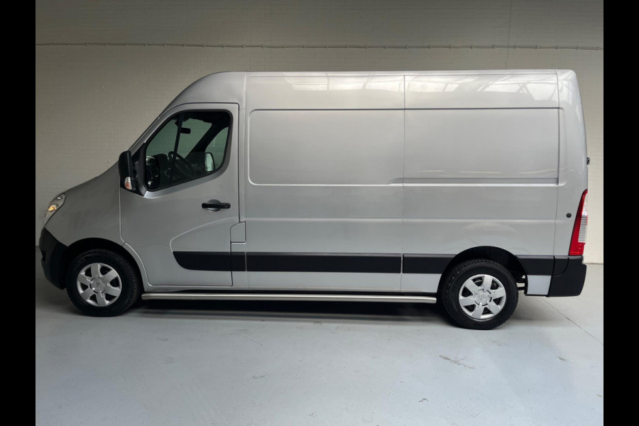 Renault Master 2.3 dCi 110PK euro6 L2H2 Stop & Start 3Persoons Unieke en originele kilometerstand! RIJKLAARPRIJS!