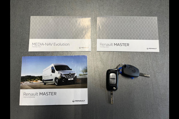 Renault Master 2.3 dCi 110PK euro6 L2H2 Stop & Start 3Persoons Unieke en originele kilometerstand! RIJKLAARPRIJS!