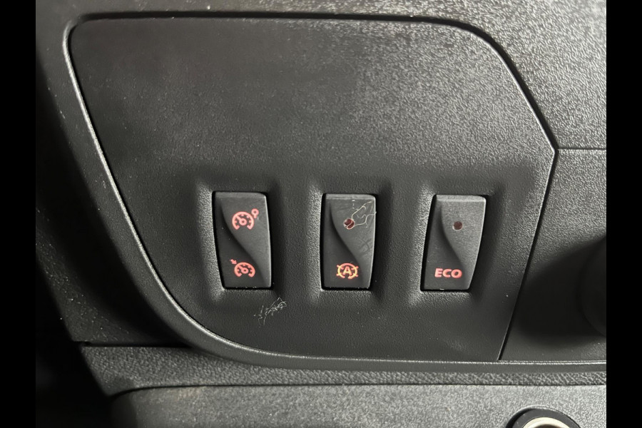 Renault Master 2.3 dCi 110PK euro6 L2H2 Stop & Start 3Persoons Unieke en originele kilometerstand! RIJKLAARPRIJS!