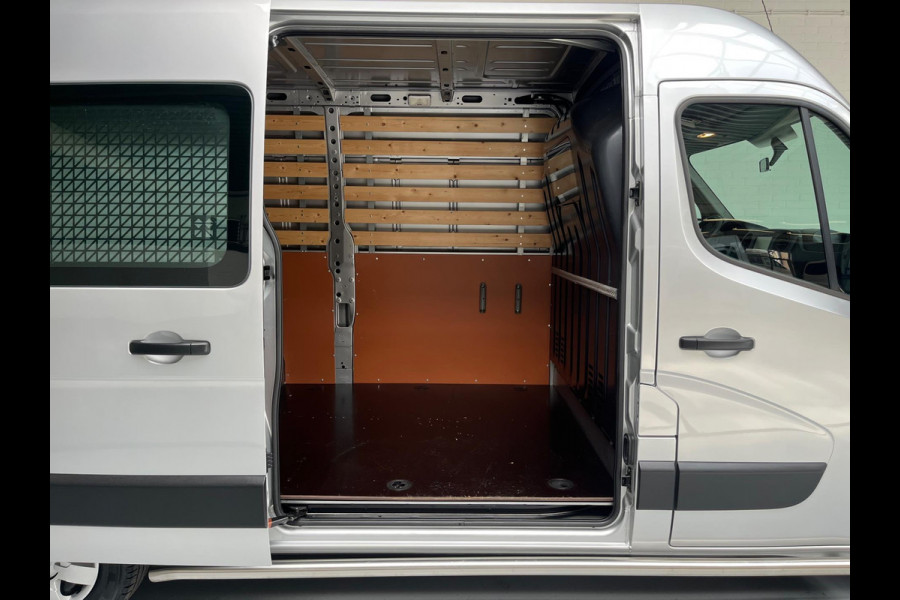 Renault Master 2.3 dCi 110PK euro6 L2H2 Stop & Start 3Persoons Unieke en originele kilometerstand! RIJKLAARPRIJS!