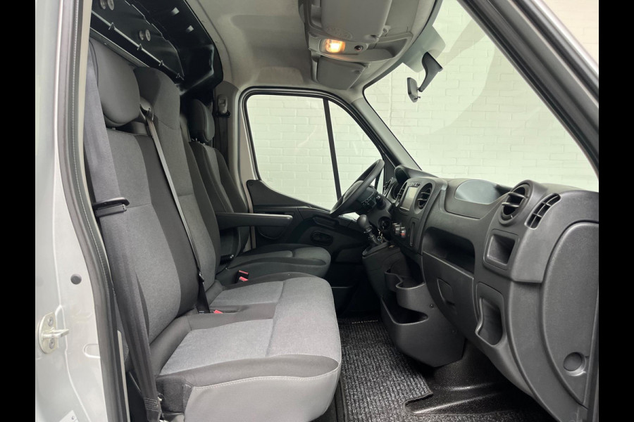 Renault Master 2.3 dCi 110PK euro6 L2H2 Stop & Start 3Persoons Unieke en originele kilometerstand! RIJKLAARPRIJS!