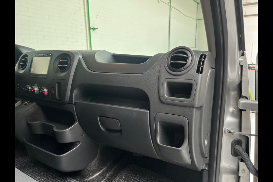 Renault Master 2.3 dCi 110PK euro6 L2H2 Stop & Start 3Persoons Unieke en originele kilometerstand! RIJKLAARPRIJS!