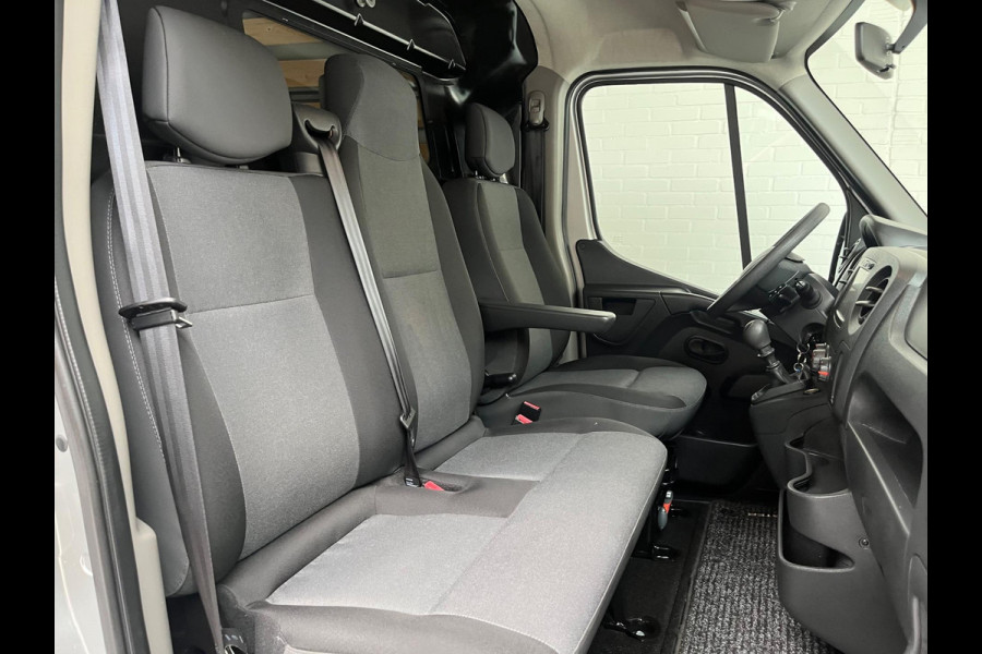 Renault Master 2.3 dCi 110PK euro6 L2H2 Stop & Start 3Persoons Unieke en originele kilometerstand! RIJKLAARPRIJS!