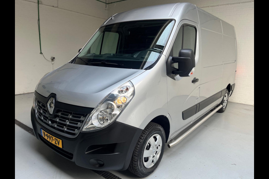 Renault Master 2.3 dCi 110PK euro6 L2H2 Stop & Start 3Persoons Unieke en originele kilometerstand! RIJKLAARPRIJS!