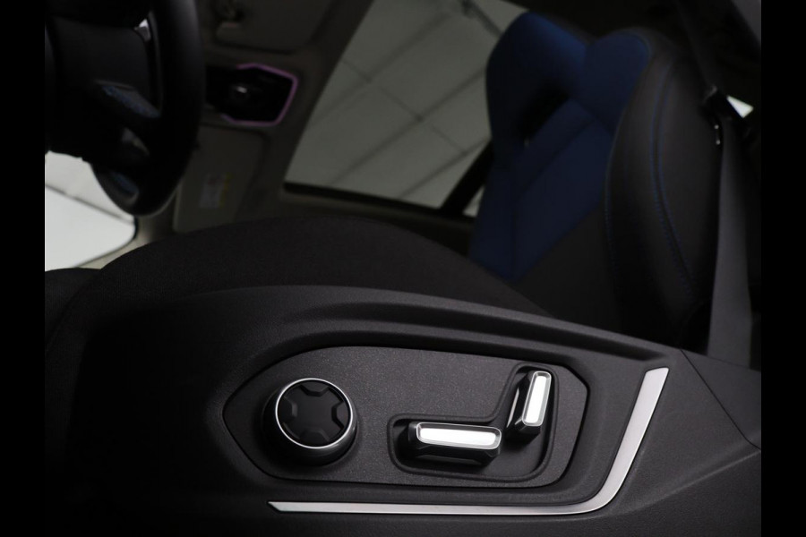 Lynk & Co 01 1.5 Plug In | Panoramadak | Infinity by Harman | Camera | Adaptive cruise | Stoelverwarming | Carplay | Memory | Full LED