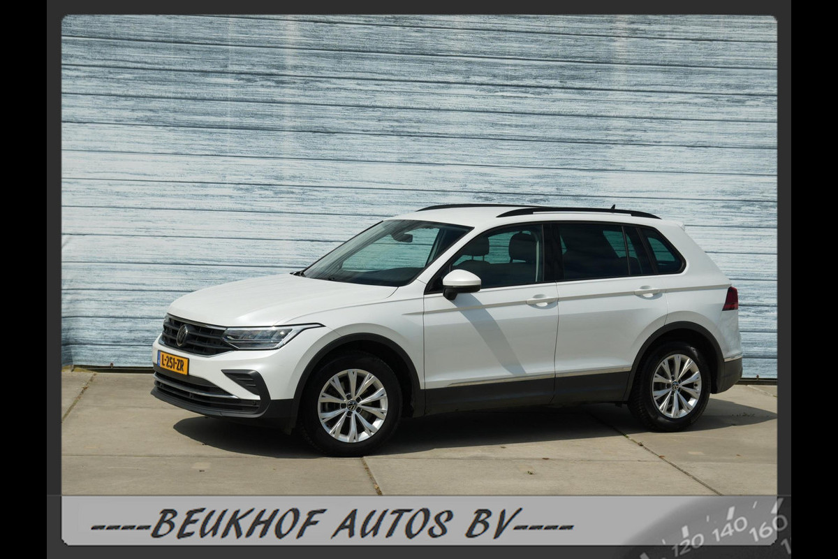 Volkswagen Tiguan 1.5 TSI Carplay Trekhaak Adapt Cruise Pdc Volkswagen Tiguan 1.5 TSI Carplay Trekhaak Adapt Cruise Pdc