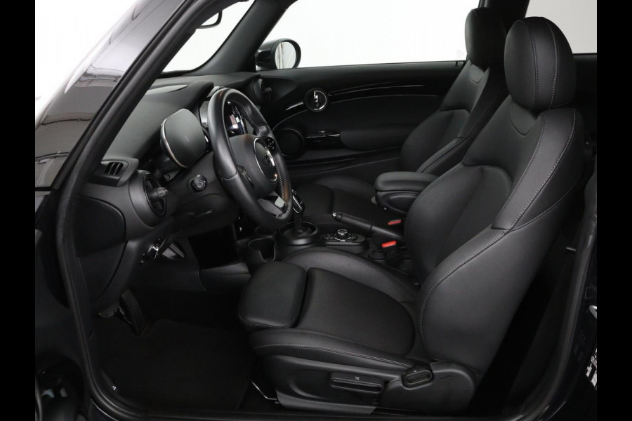 MINI Cooper 1.5 Classic | Automaat | Leder | Carplay | Full LED | Navigatie | Climate control | Parkeerhulp | Cruise control