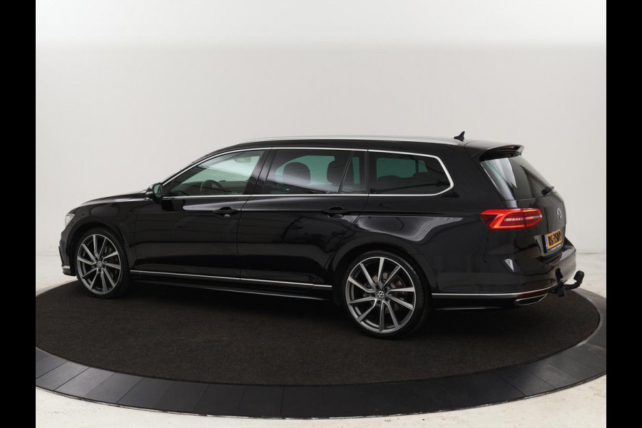 Volkswagen Passat 1.4 TSI R Line | Trekhaak | 360 camera | Stoelverwarming | Leder/Alcantara | Carplay | Adaptive cruise | Navigatie | Full LED | Virtual Cockpit
