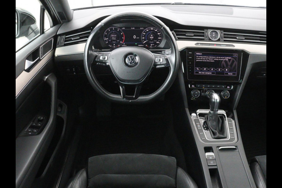 Volkswagen Passat 1.4 TSI R Line | Trekhaak | 360 camera | Stoelverwarming | Leder/Alcantara | Carplay | Adaptive cruise | Navigatie | Full LED | Virtual Cockpit