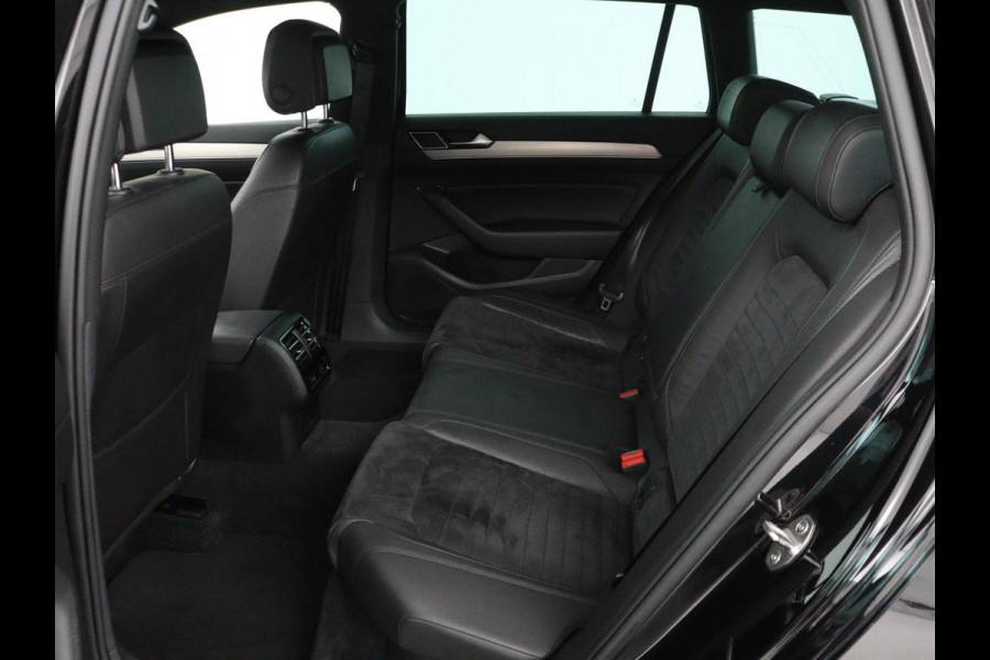 Volkswagen Passat 1.4 TSI R Line | Trekhaak | 360 camera | Stoelverwarming | Leder/Alcantara | Carplay | Adaptive cruise | Navigatie | Full LED | Virtual Cockpit