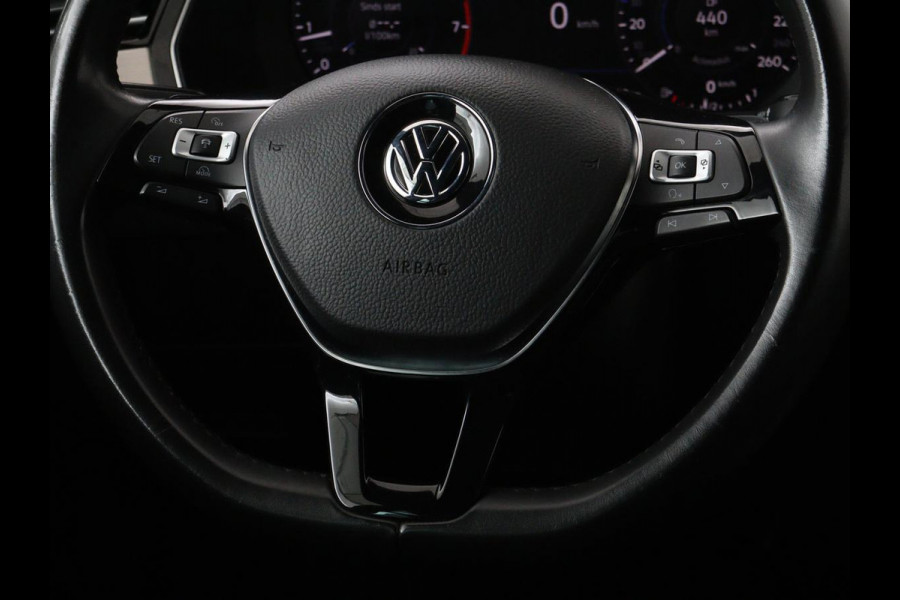 Volkswagen Passat 1.4 TSI R Line | Trekhaak | 360 camera | Stoelverwarming | Leder/Alcantara | Carplay | Adaptive cruise | Navigatie | Full LED | Virtual Cockpit