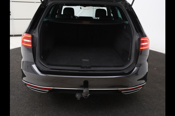 Volkswagen Passat 1.4 TSI R Line | Trekhaak | 360 camera | Stoelverwarming | Leder/Alcantara | Carplay | Adaptive cruise | Navigatie | Full LED | Virtual Cockpit