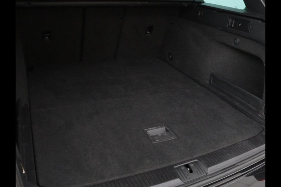 Volkswagen Passat 1.4 TSI R Line | Trekhaak | 360 camera | Stoelverwarming | Leder/Alcantara | Carplay | Adaptive cruise | Navigatie | Full LED | Virtual Cockpit