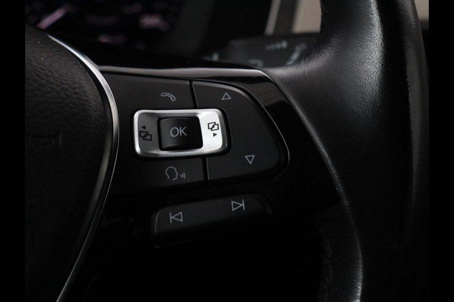 Volkswagen Passat 1.4 TSI R Line | Trekhaak | 360 camera | Stoelverwarming | Leder/Alcantara | Carplay | Adaptive cruise | Navigatie | Full LED | Virtual Cockpit
