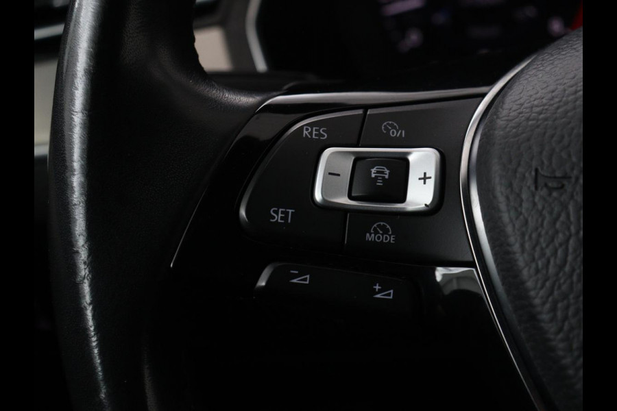 Volkswagen Passat 1.4 TSI R Line | Trekhaak | 360 camera | Stoelverwarming | Leder/Alcantara | Carplay | Adaptive cruise | Navigatie | Full LED | Virtual Cockpit
