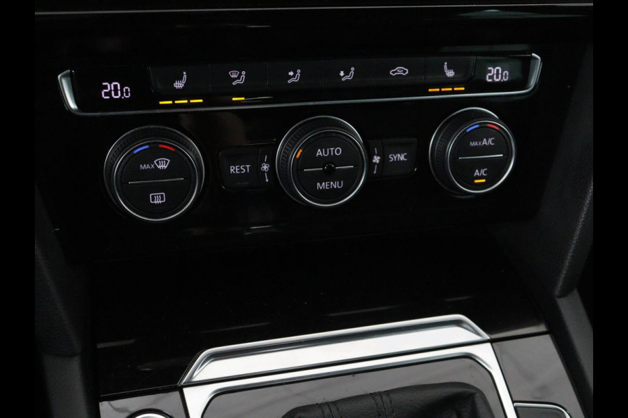 Volkswagen Passat 1.4 TSI R Line | Trekhaak | 360 camera | Stoelverwarming | Leder/Alcantara | Carplay | Adaptive cruise | Navigatie | Full LED | Virtual Cockpit