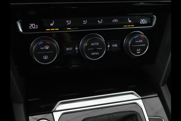Volkswagen Passat 1.4 TSI R Line | Trekhaak | 360 camera | Stoelverwarming | Leder/Alcantara | Carplay | Adaptive cruise | Navigatie | Full LED | Virtual Cockpit