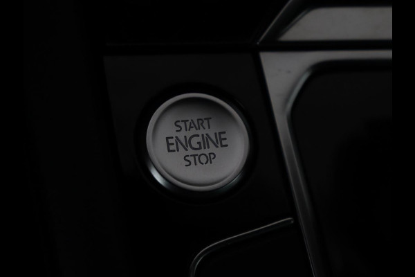Volkswagen Passat 1.4 TSI R Line | Trekhaak | 360 camera | Stoelverwarming | Leder/Alcantara | Carplay | Adaptive cruise | Navigatie | Full LED | Virtual Cockpit