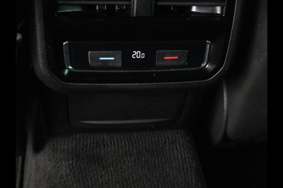 Volkswagen Passat 1.4 TSI R Line | Trekhaak | 360 camera | Stoelverwarming | Leder/Alcantara | Carplay | Adaptive cruise | Navigatie | Full LED | Virtual Cockpit