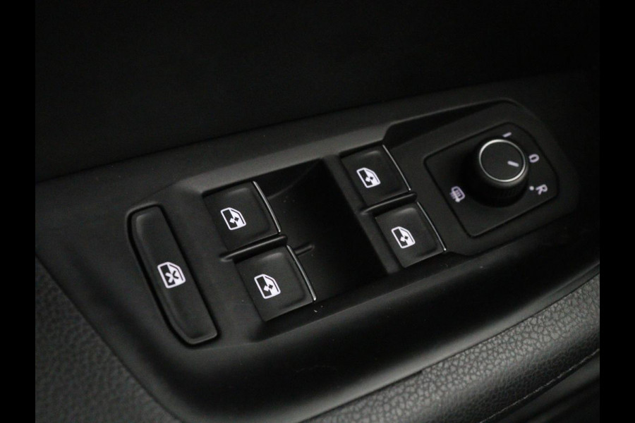 Volkswagen Passat 1.4 TSI R Line | Trekhaak | 360 camera | Stoelverwarming | Leder/Alcantara | Carplay | Adaptive cruise | Navigatie | Full LED | Virtual Cockpit