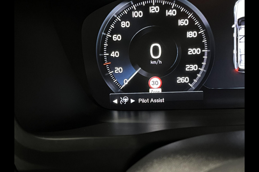 Volvo XC90 R-DESIGN Plug-In Hybrid AWD | Adapt. cruise control | Head-up | Open dak | Bowers & Wilkins | 22" | 360 Camera