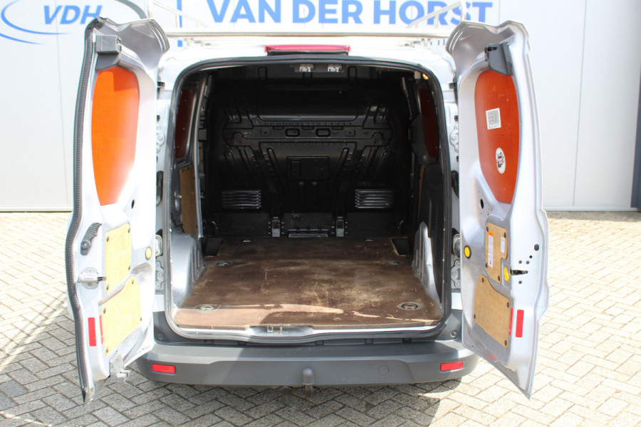 Ford Transit Connect 1.5-75pk TDCI L1 Trend. Dames en heren ondernemers, let op: nette bedrijfswagen, goed voor nog jaren veilig en plezierig vervoer ! Airco, telefoonvoorb., trekhaak, imperiaal, laadruimte betimmerd etc.