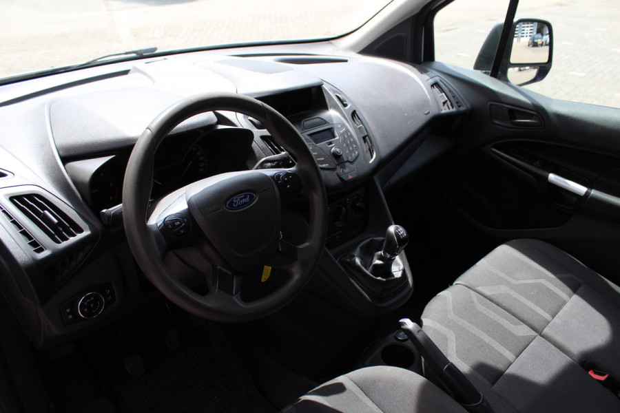 Ford Transit Connect 1.5-75pk TDCI L1 Trend. Dames en heren ondernemers, let op: nette bedrijfswagen, goed voor nog jaren veilig en plezierig vervoer ! Airco, telefoonvoorb., trekhaak, imperiaal, laadruimte betimmerd etc.