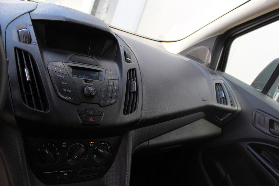 Ford Transit Connect 1.5-75pk TDCI L1 Trend. Dames en heren ondernemers, let op: nette bedrijfswagen, goed voor nog jaren veilig en plezierig vervoer ! Airco, telefoonvoorb., trekhaak, imperiaal, laadruimte betimmerd etc.