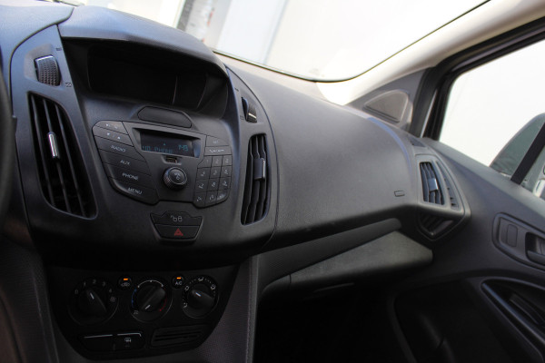 Ford Transit Connect 1.5-75pk TDCI L1 Trend. Dames en heren ondernemers, let op: nette bedrijfswagen, goed voor nog jaren veilig en plezierig vervoer ! Airco, telefoonvoorb., trekhaak, imperiaal, laadruimte betimmerd etc.