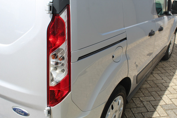Ford Transit Connect 1.5-75pk TDCI L1 Trend. Dames en heren ondernemers, let op: nette bedrijfswagen, goed voor nog jaren veilig en plezierig vervoer ! Airco, telefoonvoorb., trekhaak, imperiaal, laadruimte betimmerd etc.