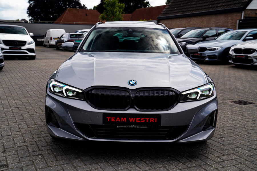 BMW 3 Serie Touring 320e | Panorama | Elektrische trekhaak | Luxe Leder/stof | Achteruitrijcamera | Shadowline | Stoelverwarming |
