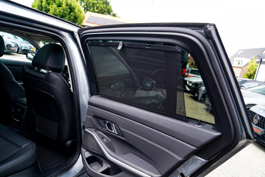 BMW 3 Serie Touring 320e | Panorama | Elektrische trekhaak | Luxe Leder/stof | Achteruitrijcamera | Shadowline | Stoelverwarming |