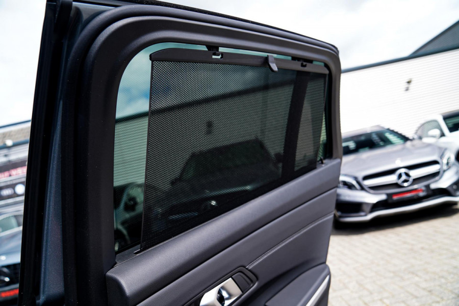 BMW 3 Serie Touring 320e | Panorama | Elektrische trekhaak | Luxe Leder/stof | Achteruitrijcamera | Shadowline | Stoelverwarming |