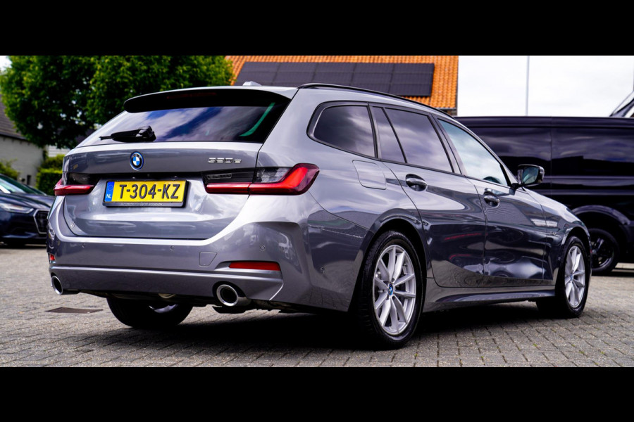 BMW 3 Serie Touring 320e | Panorama | Elektrische trekhaak | Luxe Leder/stof | Achteruitrijcamera | Shadowline | Stoelverwarming |