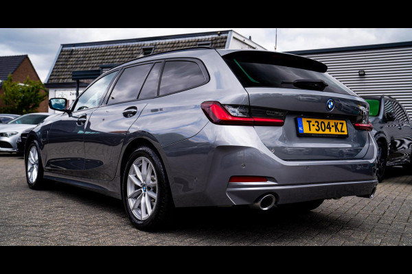 BMW 3 Serie Touring 320e | Panorama | Elektrische trekhaak | Luxe Leder/stof | Achteruitrijcamera | Shadowline | Stoelverwarming |