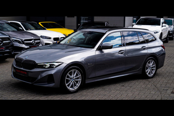 BMW 3 Serie Touring 320e | Panorama | Elektrische trekhaak | Luxe Leder/stof | Achteruitrijcamera | Shadowline | Stoelverwarming |