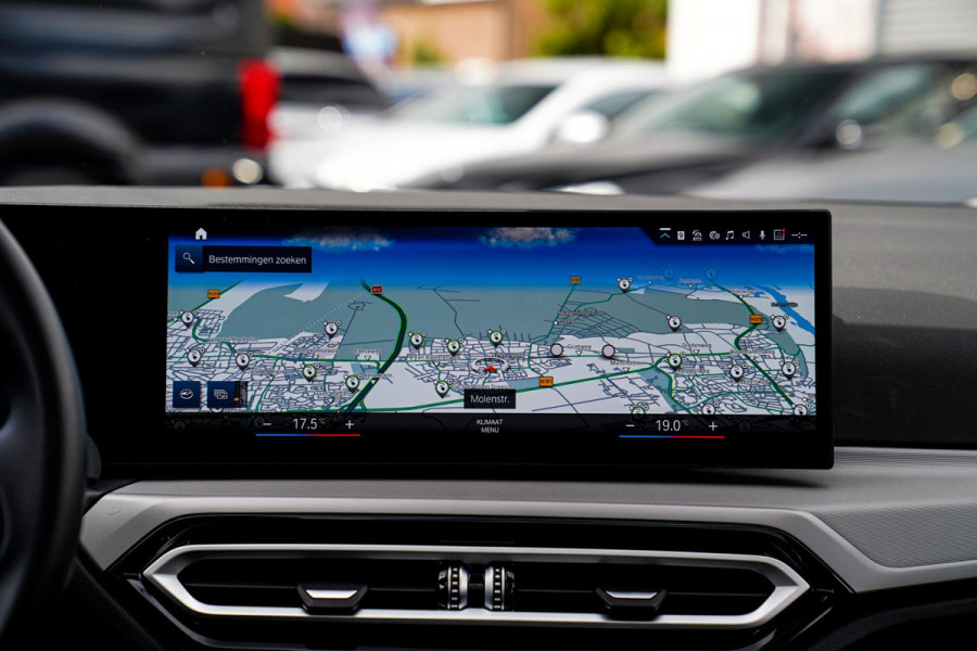 BMW 3 Serie Touring 320e | Panorama | Elektrische trekhaak | Luxe Leder/stof | Achteruitrijcamera | Shadowline | Stoelverwarming |