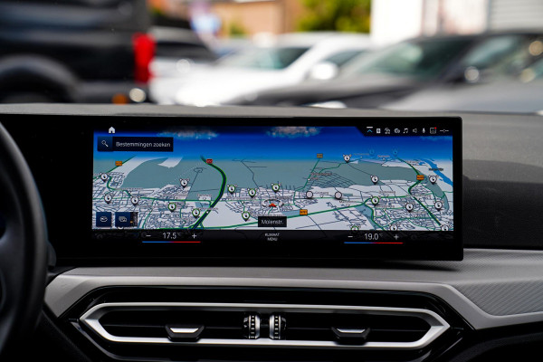 BMW 3 Serie Touring 320e | Panorama | Elektrische trekhaak | Luxe Leder/stof | Achteruitrijcamera | Shadowline | Stoelverwarming |