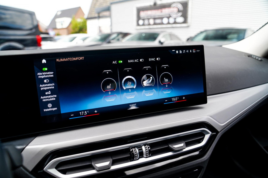 BMW 3 Serie Touring 320e | Panorama | Elektrische trekhaak | Luxe Leder/stof | Achteruitrijcamera | Shadowline | Stoelverwarming |