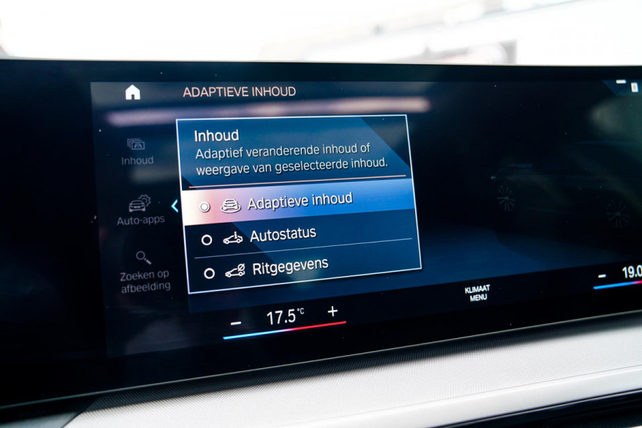BMW 3 Serie Touring 320e | Panorama | Elektrische trekhaak | Luxe Leder/stof | Achteruitrijcamera | Shadowline | Stoelverwarming |