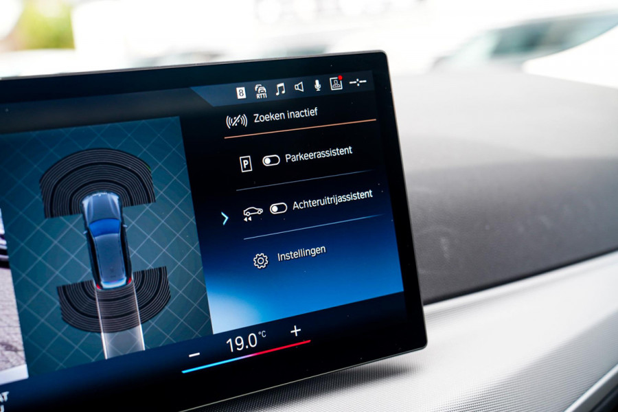 BMW 3 Serie Touring 320e | Panorama | Elektrische trekhaak | Luxe Leder/stof | Achteruitrijcamera | Shadowline | Stoelverwarming |