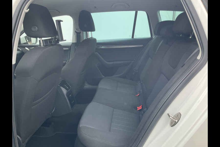 Škoda Octavia Combi 1.5 TSI 150pk Automaat Trekhaak Carplay Stoelverw Cruise NL-Auto!