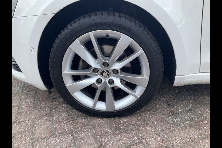 Škoda Octavia Combi 1.5 TSI 150pk Automaat Trekhaak Carplay Stoelverw Cruise NL-Auto!