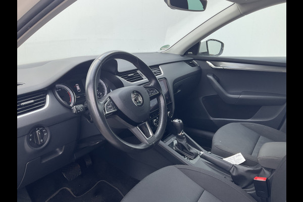 Škoda Octavia Combi 1.5 TSI 150pk Automaat Trekhaak Carplay Stoelverw Cruise NL-Auto!