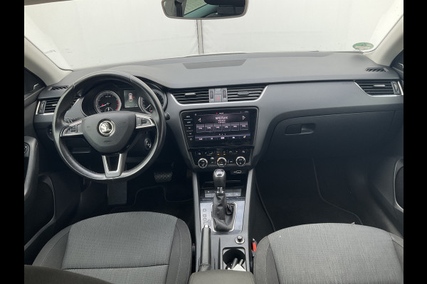 Škoda Octavia Combi 1.5 TSI 150pk Automaat Trekhaak Carplay Stoelverw Cruise NL-Auto!