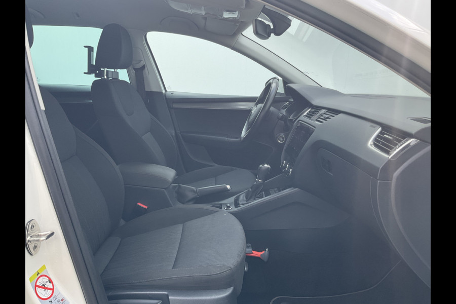 Škoda Octavia Combi 1.5 TSI 150pk Automaat Trekhaak Carplay Stoelverw Cruise NL-Auto!