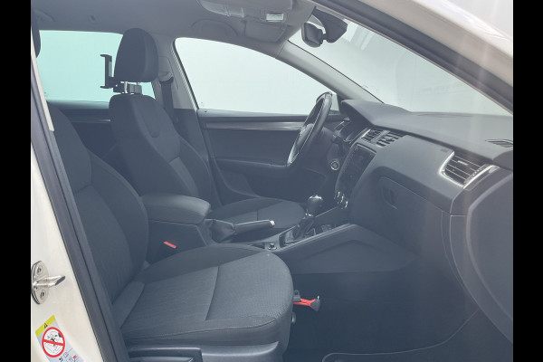 Škoda Octavia Combi 1.5 TSI 150pk Automaat Trekhaak Carplay Stoelverw Cruise NL-Auto!